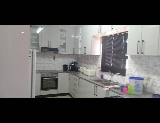 4 BEDROOM HOUSE FOR SALE IN NGWELEZANA